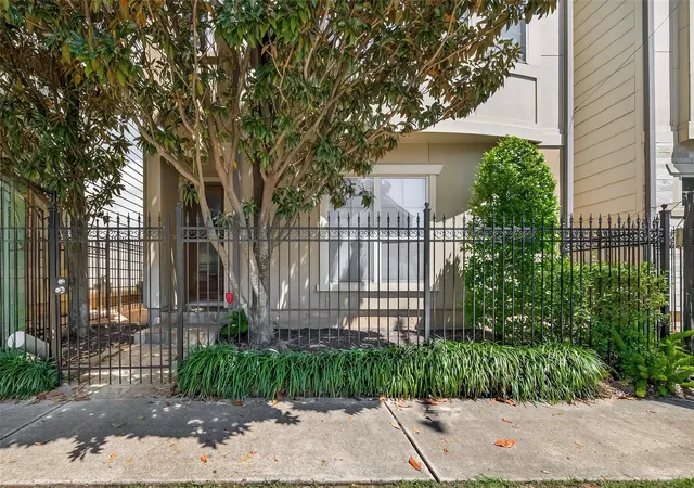 Photo 3 of Single family home for sale at 2927 Pease St, Houston, TX 77003 | MLS# 94341019 | Listing updated on 2026-07-20