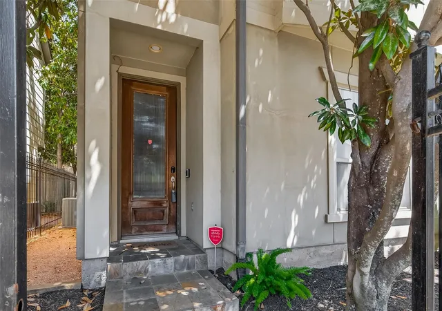 Photo 4 of Single family home for sale at 2927 Pease St, Houston, TX 77003 | MLS# 94341019 | Listing updated on 2026-07-20
