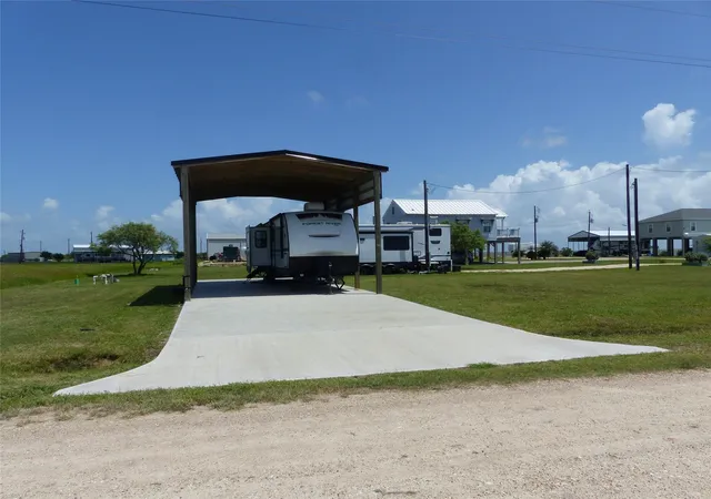 5th image of 731 Porpoise Dr Dr, Palacios, TX 77465 | MLS# 92701097