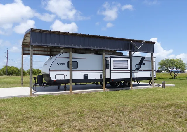 8th image of 731 Porpoise Dr Dr, Palacios, TX 77465 | MLS# 92701097