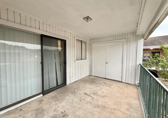 7th image of 9201 Clarewood Dr #307, Houston, TX 77036 | MLS# 85848353