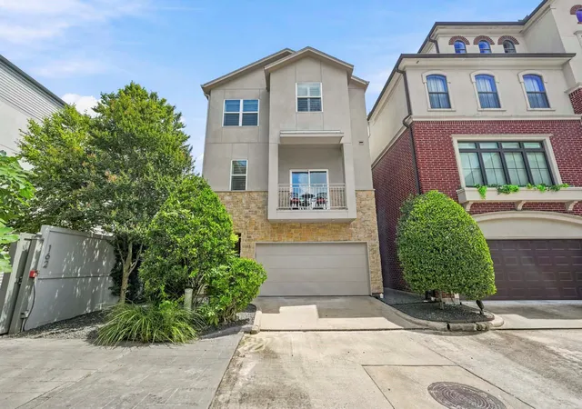 Photo 2 of Single family home for sale at 158 Vieux Carre Dr, Houston, TX 77009 | MLS# 72884105 | Listing updated on 2026-09-09