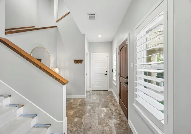 Photo 4 of Single family home for sale at 158 Vieux Carre Dr, Houston, TX 77009 | MLS# 72884105 | Listing updated on 2026-09-09