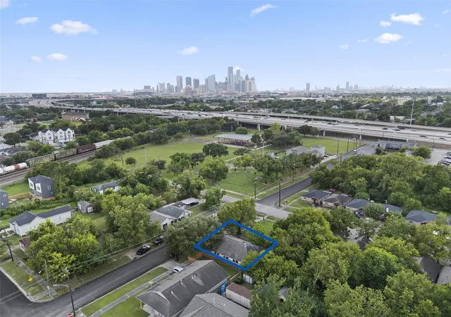 1st image of 3207 Sumpter St, Houston, TX 77026 | MLS# 35844177