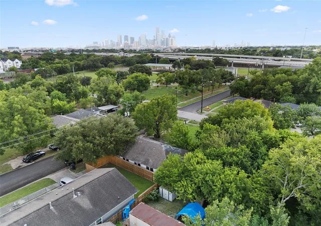 3rd image of 3207 Sumpter St, Houston, TX 77026 | MLS# 35844177