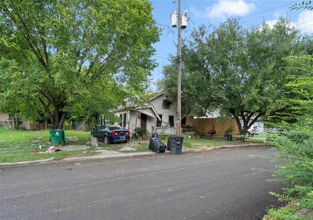 4th image of 3207 Sumpter St, Houston, TX 77026 | MLS# 35844177