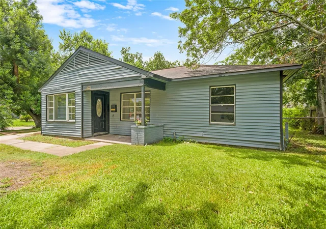 Photo 1 of Single family home for sale at 6003 Westover St, Houston, TX 77033 | MLS# 27831900 | Listing updated on 2026-09-07