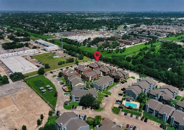 2nd image of 12500 Sandpiper Dr, Houston, TX 77035