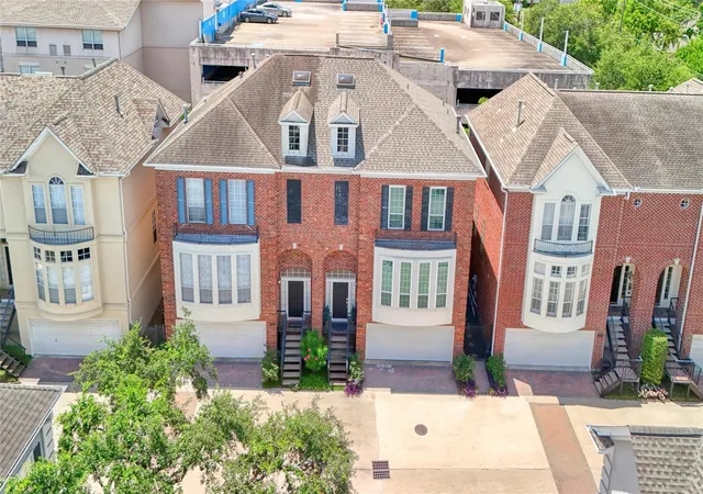 Photo 2 of Sale Pending at 5225 Sagecircle St S, Houston, TX 77056 | MLS# 56101843 | Listing updated on 2026-09-22
