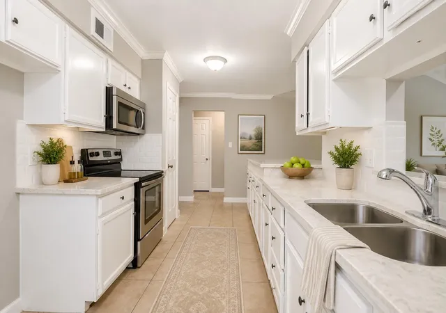 5th image of 13823 Towne Way Dr, Sugar Land, TX 77498 | MLS# 70600643