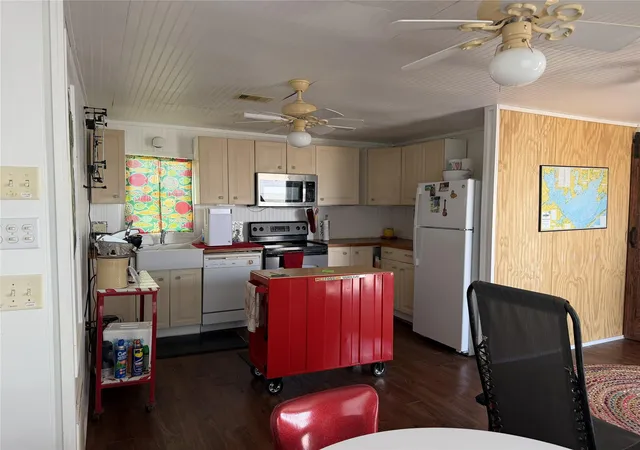 Photo 3 of Single family home for sale at 111 Dorsett Rd, Point Comfort, TX 77978 | MLS# 65948340 | Listing updated on 2026-08-01
