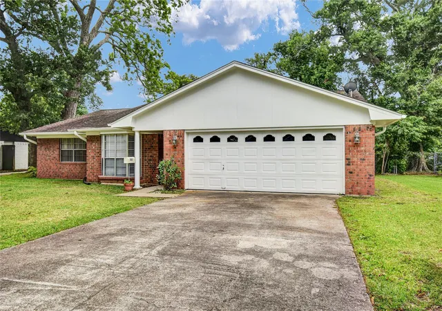 2nd image of 232 Wayne Dr, Clute, TX 77531 | MLS# 33170090