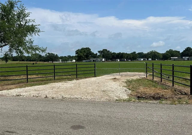 2nd image of 38715 Wiggins Rd, Hempstead, TX 77445 | MLS# 90887023