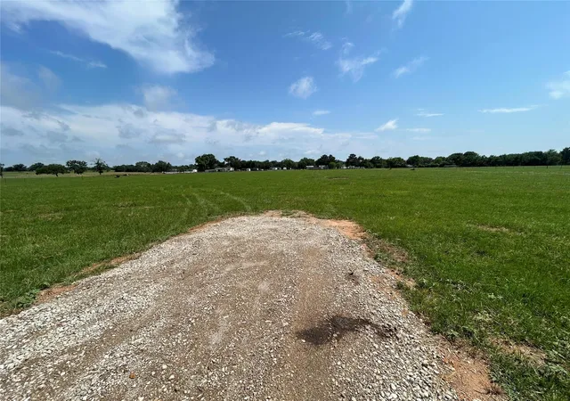 5th image of 38715 Wiggins Rd, Hempstead, TX 77445 | MLS# 90887023