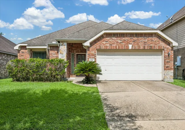 Photo 1 of Sale Pending at 11922 Green Colling Park Dr, Houston, TX 77047 | MLS# 45062319 | Listing updated on 2026-08-28