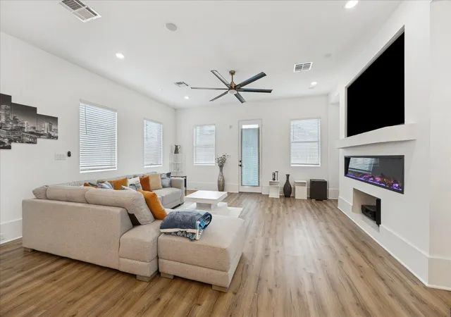 2nd image of 9233 Madera Rd, Houston, TX 77078 | MLS# 52765533