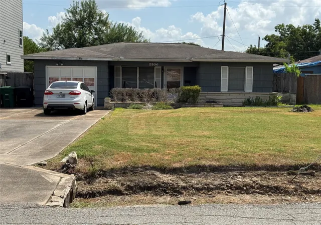 Photo 1 of Single family home for sale at 2306 Reinerman St, Houston, TX 77007 | MLS# 84005907 | Listing updated on 2026-08-28