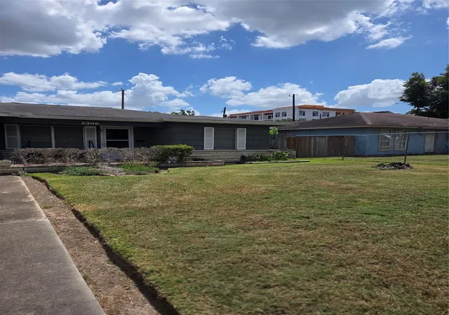 Photo 3 of Single family home for sale at 2306 Reinerman St, Houston, TX 77007 | MLS# 84005907 | Listing updated on 2026-08-28