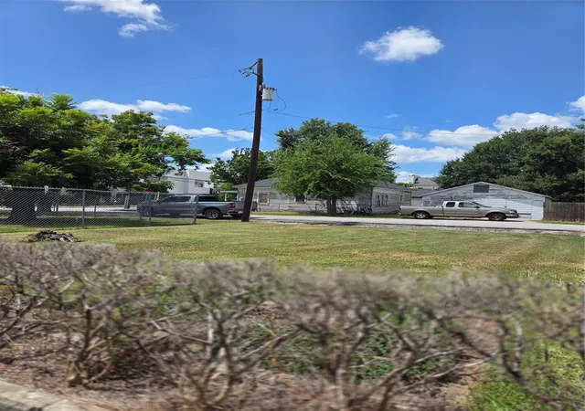 Photo 4 of Single family home for sale at 2306 Reinerman St, Houston, TX 77007 | MLS# 84005907 | Listing updated on 2026-08-28