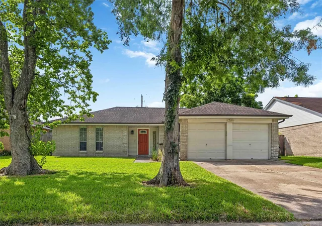 1st image of 5427 Timpani Dr, Friendswood, TX 77546 | MLS# 92199036