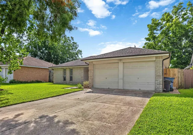 2nd image of 5427 Timpani Dr, Friendswood, TX 77546 | MLS# 92199036