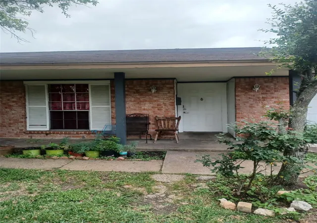 Photo 3 of Single family home for sale at 5422 Botany Ln, Houston, TX 77048 | MLS# 36507351 | Listing updated on 2026-05-12