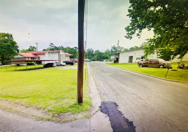 5th image of 220 S Jackson Ave, Livingston, TX 77351 | MLS# 47828653