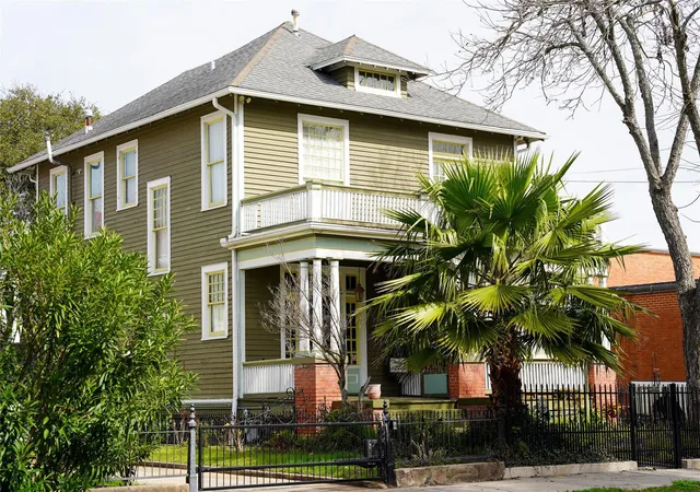 Photo 2 of Single family home for sale at 3016 Avenue O, Galveston, TX 77550 | MLS# 83368741 | Listing updated on 2026-04-11