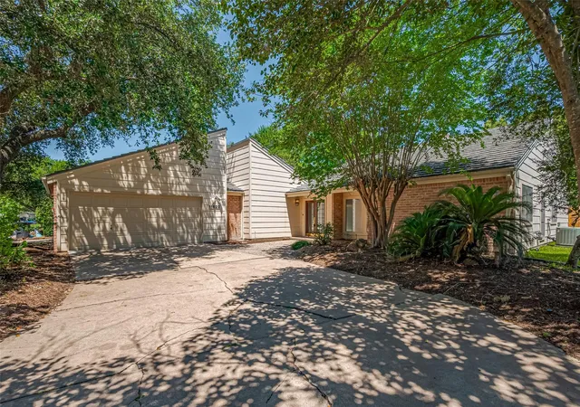 2nd image of 11622 Cherryknoll Dr, Houston, TX 77077 | MLS# 18344820