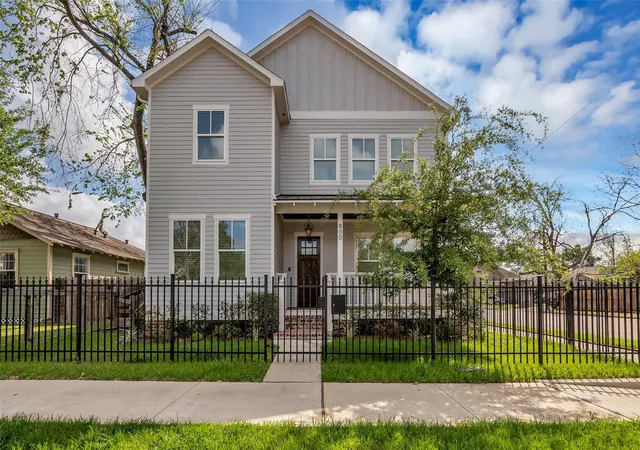 Photo 1 of Single family home for sale at 800 Walton St, Houston, TX 77009 | MLS# 59834543 | Listing updated on 2026-08-09