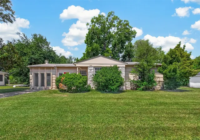 Photo 1 of Single family home for sale at 8022 White Ave, Hitchcock, TX 77563 | MLS# 62526027 | Listing updated on 2026-08-26