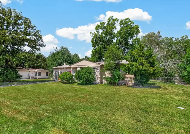 Photo 3 of Single family home for sale at 8022 White Ave, Hitchcock, TX 77563 | MLS# 62526027 | Listing updated on 2026-10-09