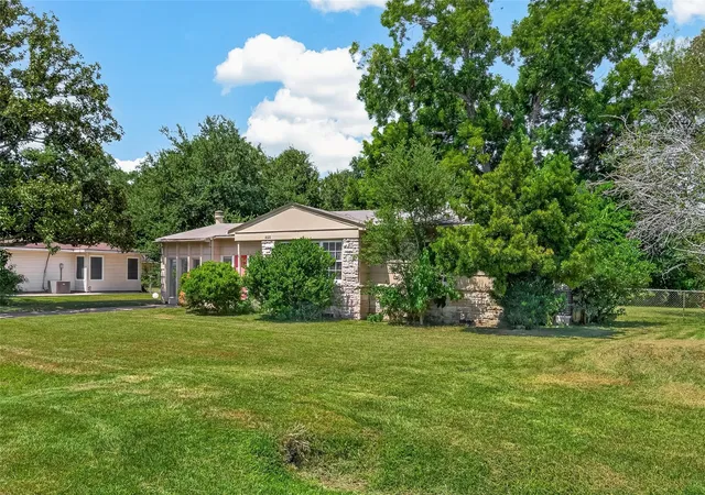 Photo 4 of Single family home for sale at 8022 White Ave, Hitchcock, TX 77563 | MLS# 62526027 | Listing updated on 2026-10-09
