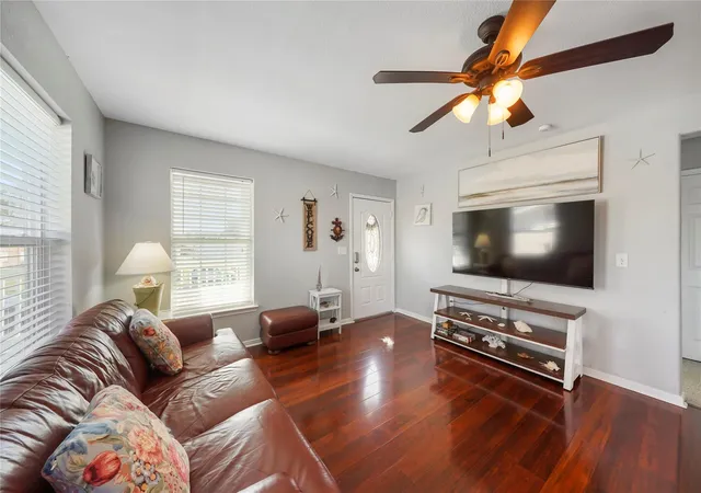 Photo 2 of Single family home for sale at 4712 Ave K, Galveston, TX 77551 | MLS# 76072940 | Listing updated on 2026-07-11
