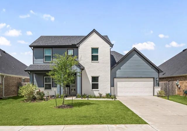 Photo 2 of Single family home for sale at 31318 Hexan Hts Ln, Fulshear, TX 77441 | MLS# 58281590 | Listing updated on 2026-07-18
