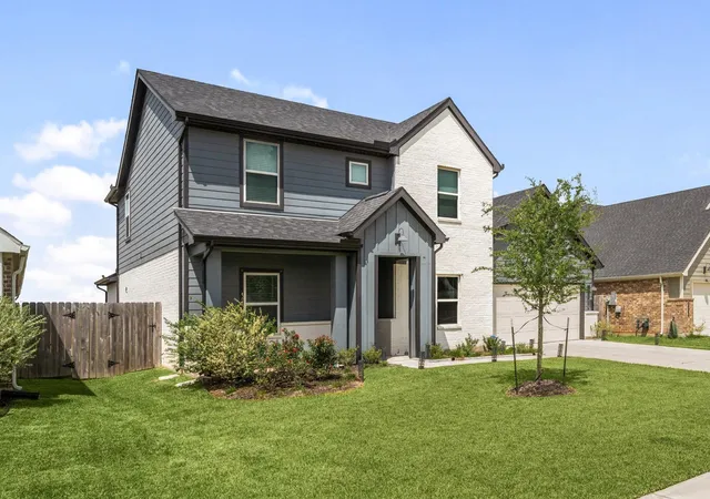 Photo 3 of Single family home for sale at 31318 Hexan Hts Ln, Fulshear, TX 77441 | MLS# 58281590 | Listing updated on 2026-07-18