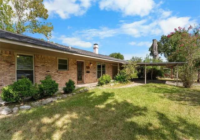 Photo 1 of Sale Pending at 1911 Manila Ln, Houston, TX 77043 | MLS# 20623501 | Listing updated on 2026-08-28