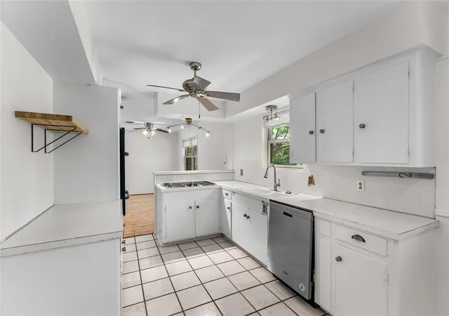 Photo 3 of Sale Pending at 1911 Manila Ln, Houston, TX 77043 | MLS# 20623501 | Listing updated on 2026-08-28