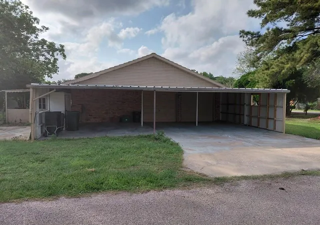 2nd image of 1518 Avenue B, Danbury, TX 77534 | MLS# 95054018