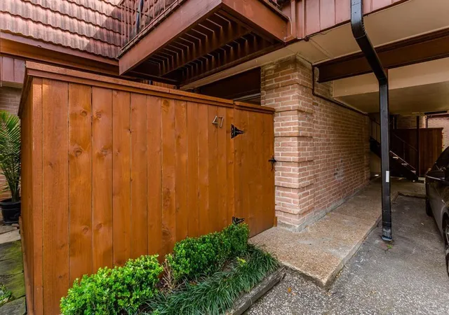 Photo 3 of Condo for sale at 3401 Timmons Ln #47, Houston, TX 77027 | MLS# 81517627 | Listing updated on 2026-09-16