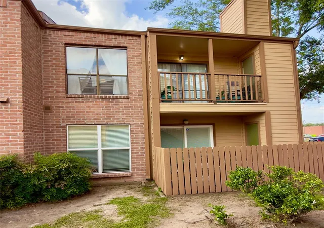 Listing Photo 4 - Condo for sale in building located at 16111 Aspenglenn Dr, Houston, TX 77084 - Unit #208