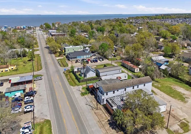 4th image of 313 Grand Ave, Bacliff, TX 77518 | MLS# 82143537