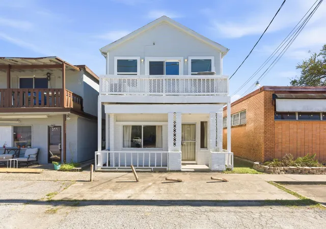 5th image of 313 Grand Ave, Bacliff, TX 77518 | MLS# 82143537