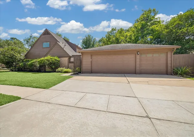 22nd image of 1702 Beech Bend Dr, Houston, TX 77077 | MLS# 44301782