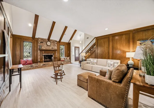 3rd image of 1702 Beech Bend Dr, Houston, TX 77077 | MLS# 44301782