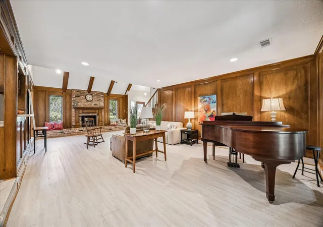 5th image of 1702 Beech Bend Dr, Houston, TX 77077 | MLS# 44301782