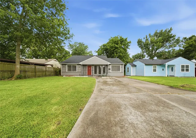 Photo 2 of Single family home for sale at 8826 Delilah St, Houston, TX 77033 | MLS# 85902343 | Listing updated on 2026-08-30