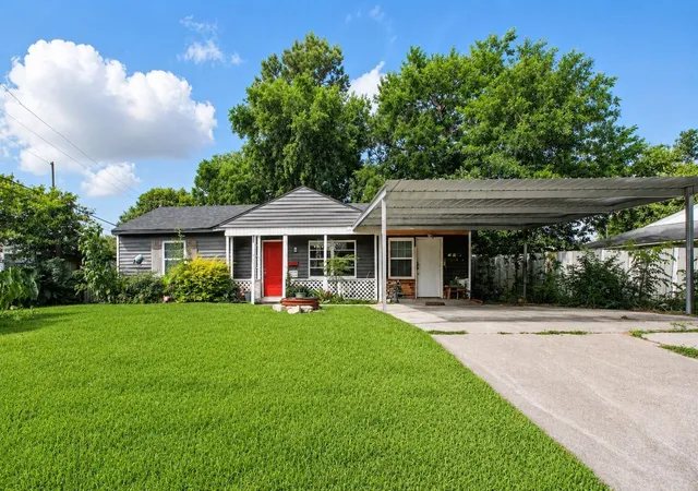 Homes for sale in Baytown, TX | 603 Briarwood Dr, Baytown, TX 77520 | MLS# 22625612