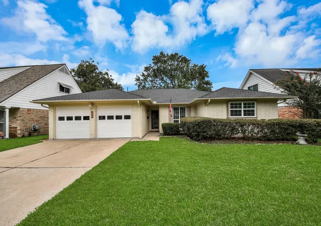 Photo 2 of Single family home for sale at 9606 Rockhurst Dr, Houston, TX 77080 | MLS# 40102678 | Listing updated on 2026-09-12
