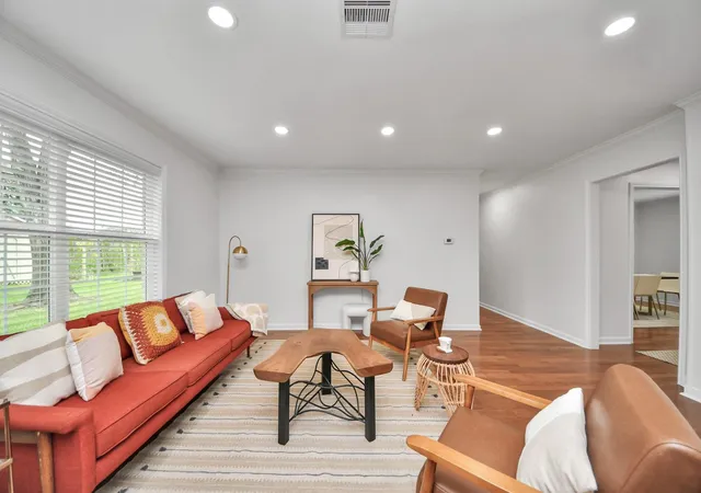 Photo 4 of Single family home for sale at 9606 Rockhurst Dr, Houston, TX 77080 | MLS# 40102678 | Listing updated on 2026-09-12